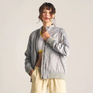 Members Only - Women’s Washed Satin Boyfriend Jacket - Size S- Silver